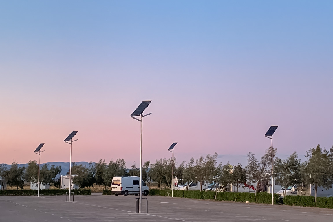 Smart Solar LED Parking Lot Light in Spain LEADSUN